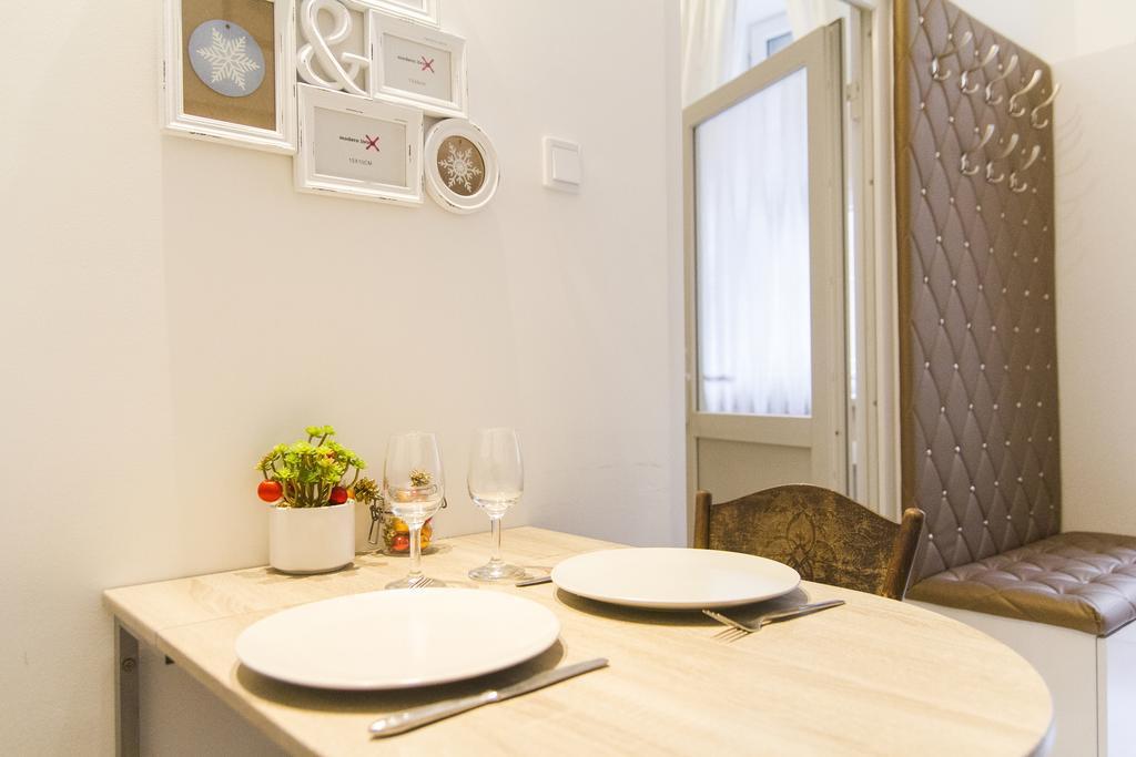Ava'S Champagne Studio City Center-Andrash Street King Street Budapest Exterior photo